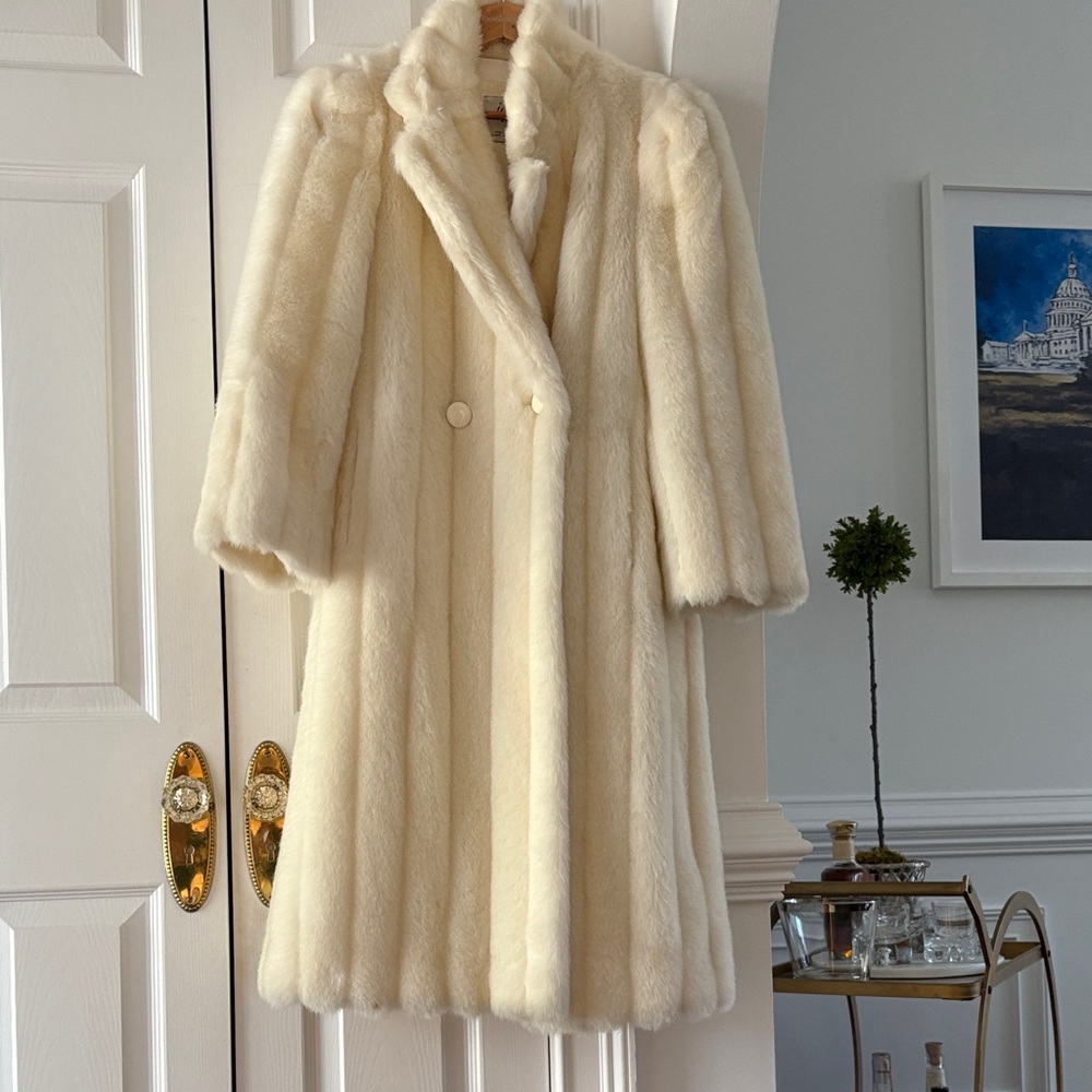 Vintage Elegant Cream Faux Fur Coat